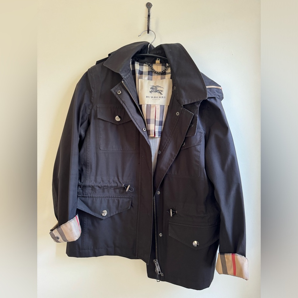 Burberry rain jacket/ size M, black